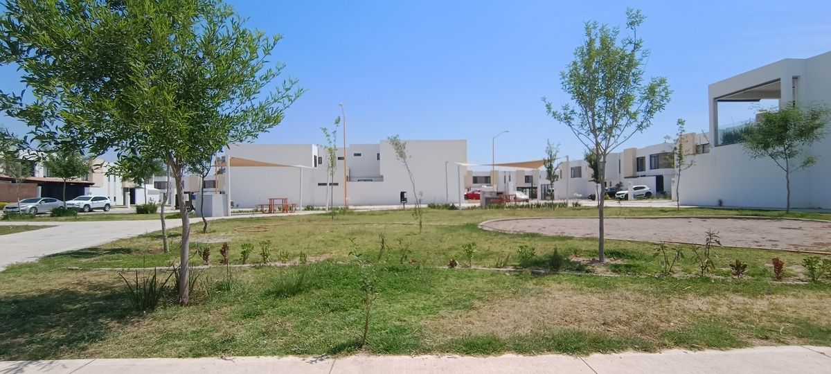 31 de 31: Área de Juegos Infantiles en Coto.