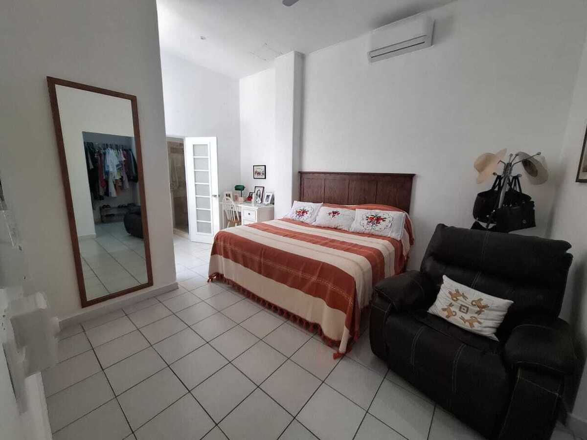 7 of 22: master bedroom