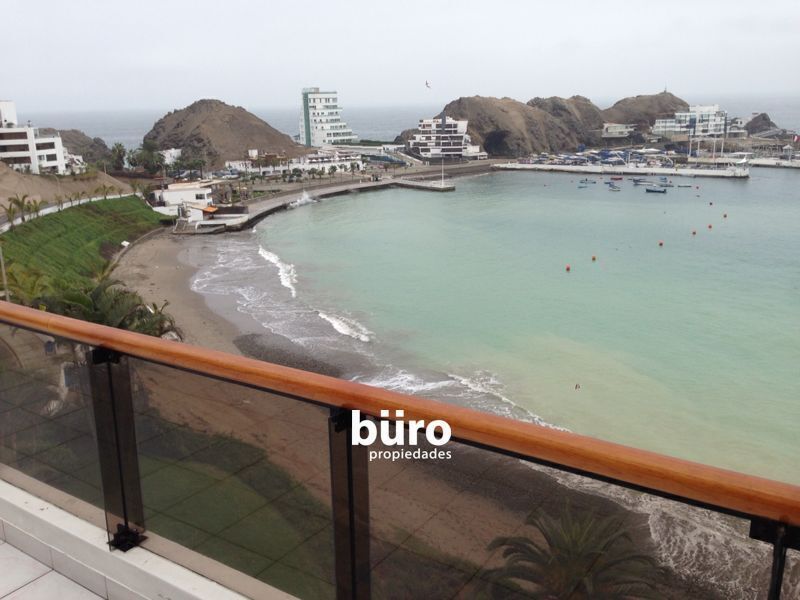 2 of 8: Terraza del primer nivel