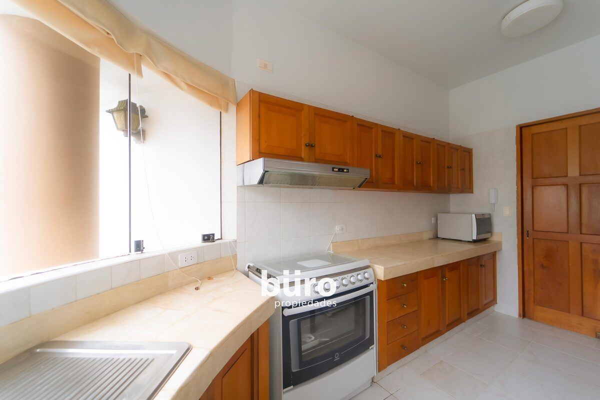 5 de 21: Cocina amoblada y equipada