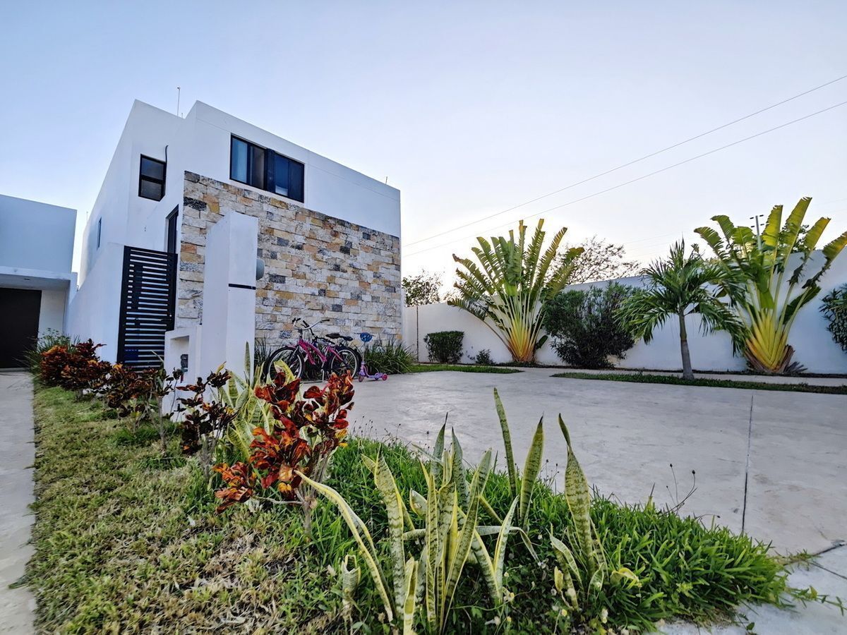 Casa en Venta de DOS Plantas en Residencial Aleza en Conkal, Yucatán