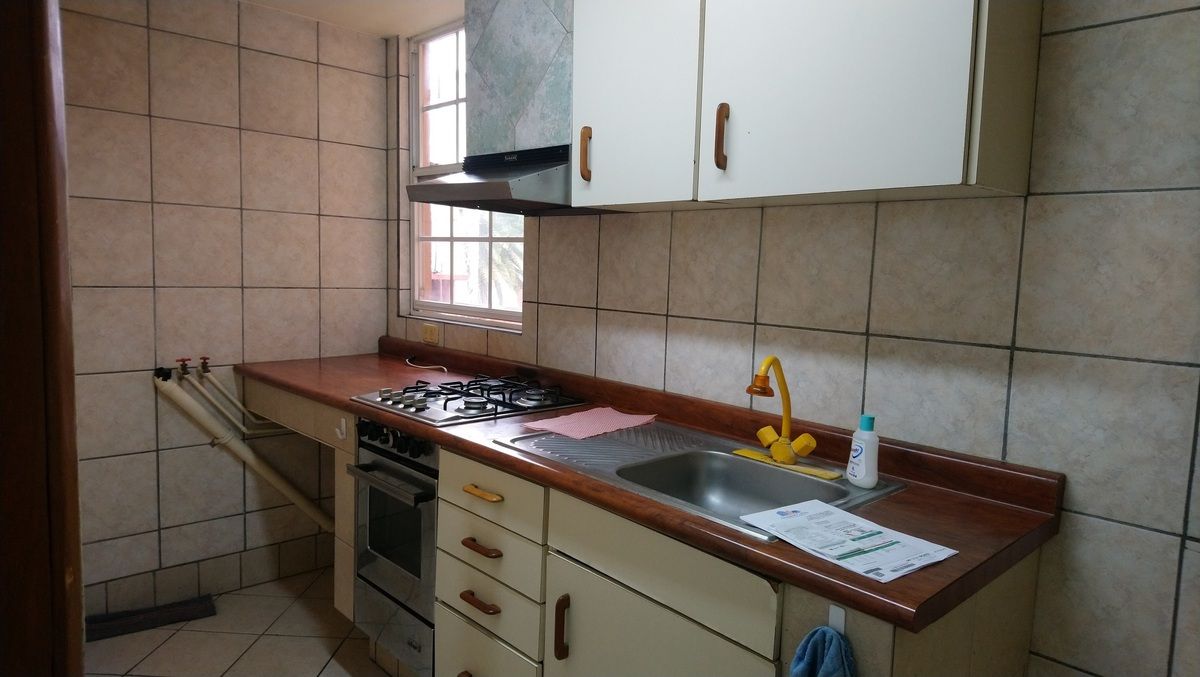 5 of 11: Cocina equipada