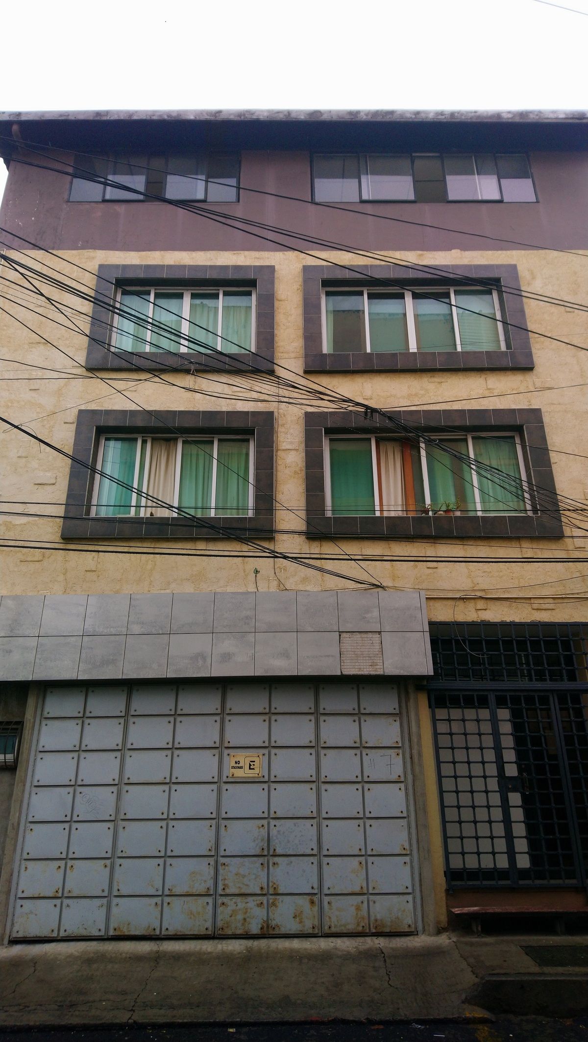 1 of 11: Fachada