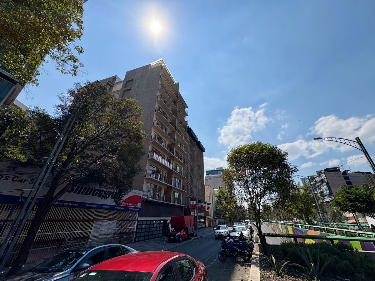 13 de 15: Fachada Costado 2