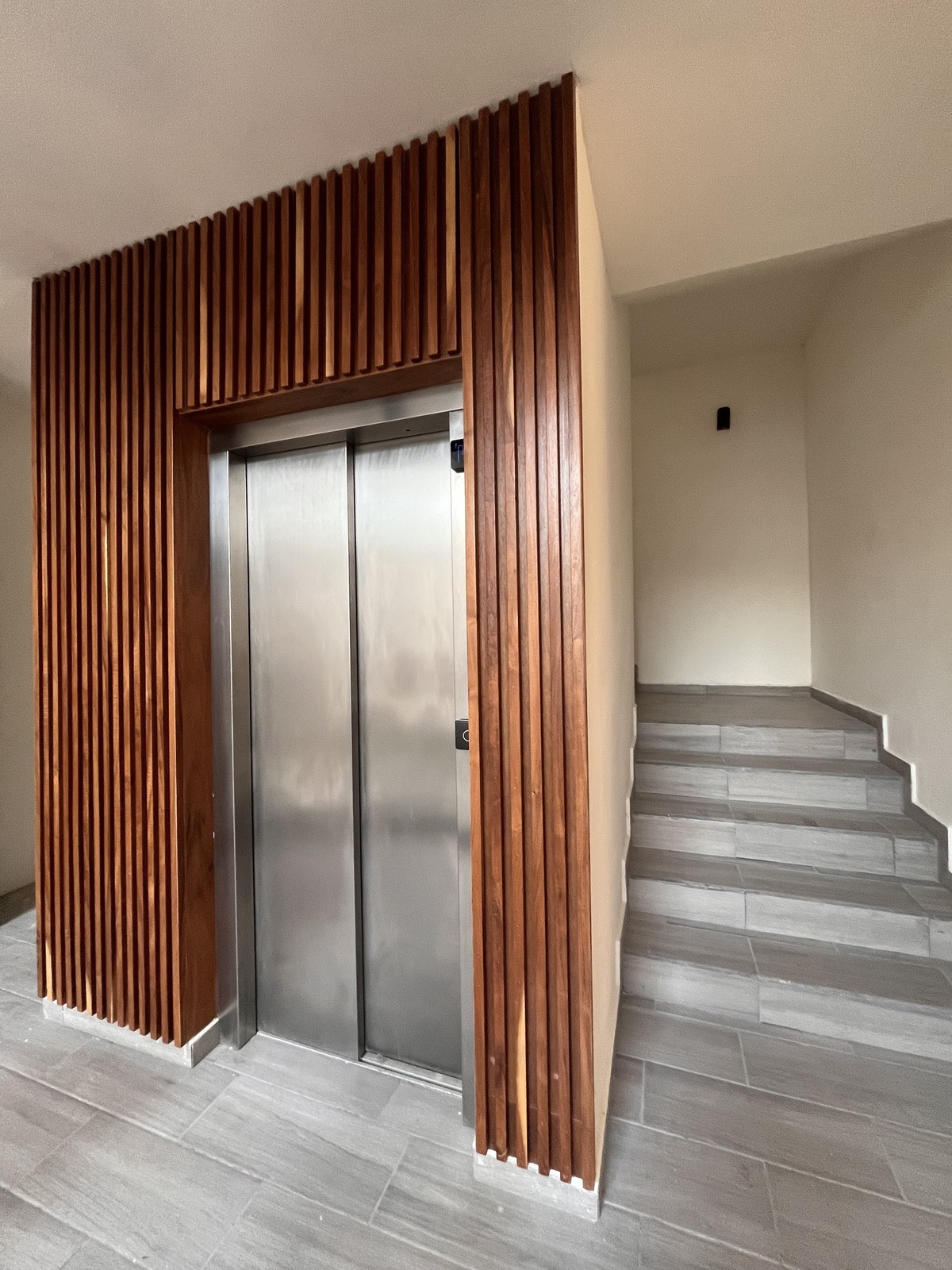 4 de 18: Elevador principal