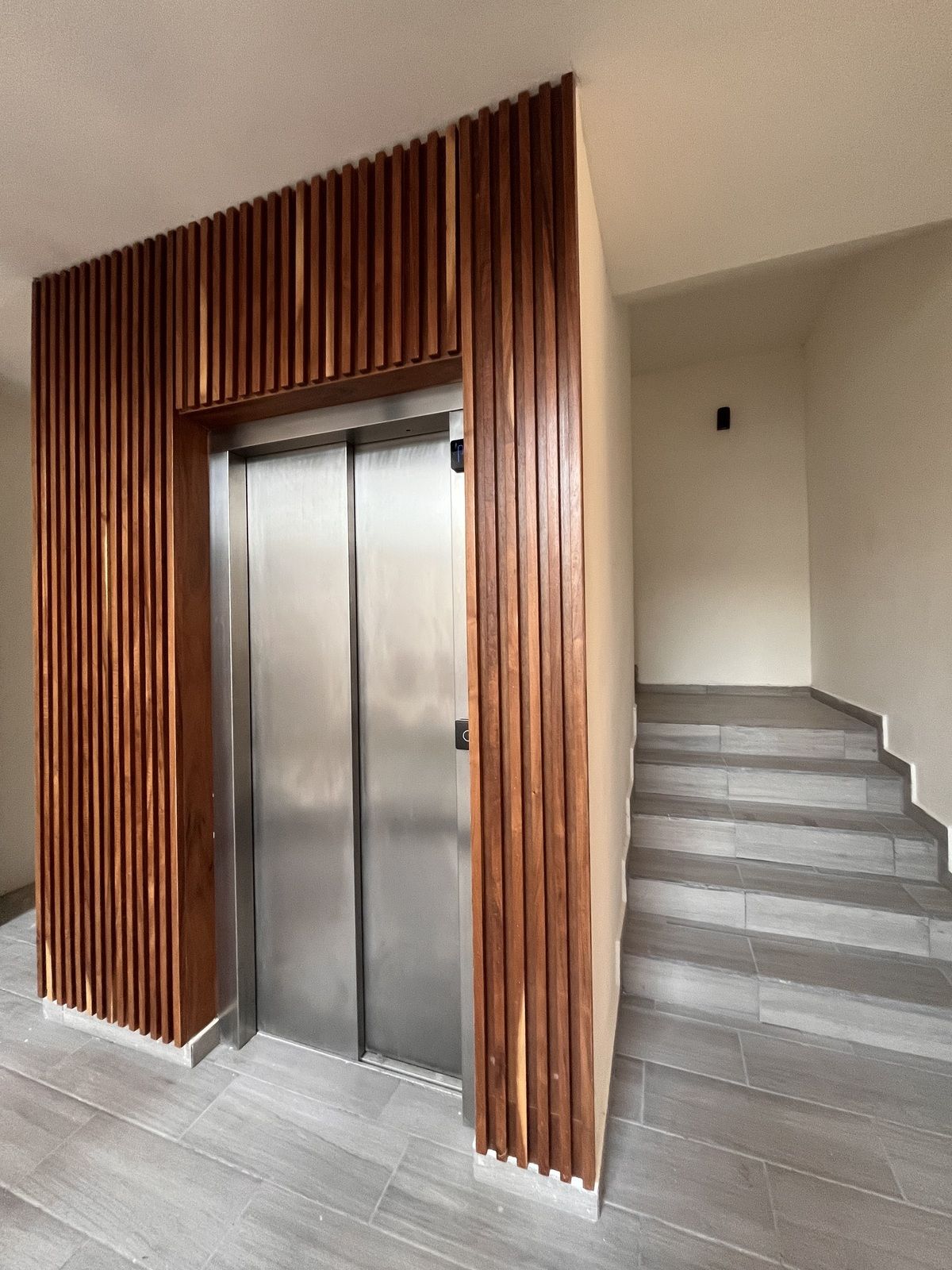 4 de 18: Elevador principal