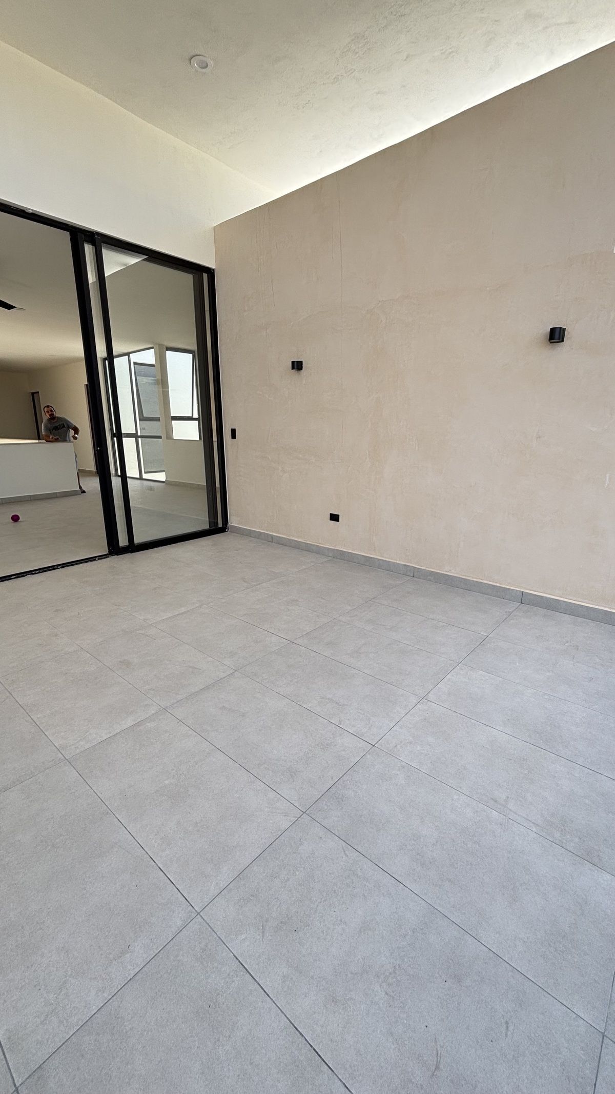 16 de 31: Amplia terraza en planta alta