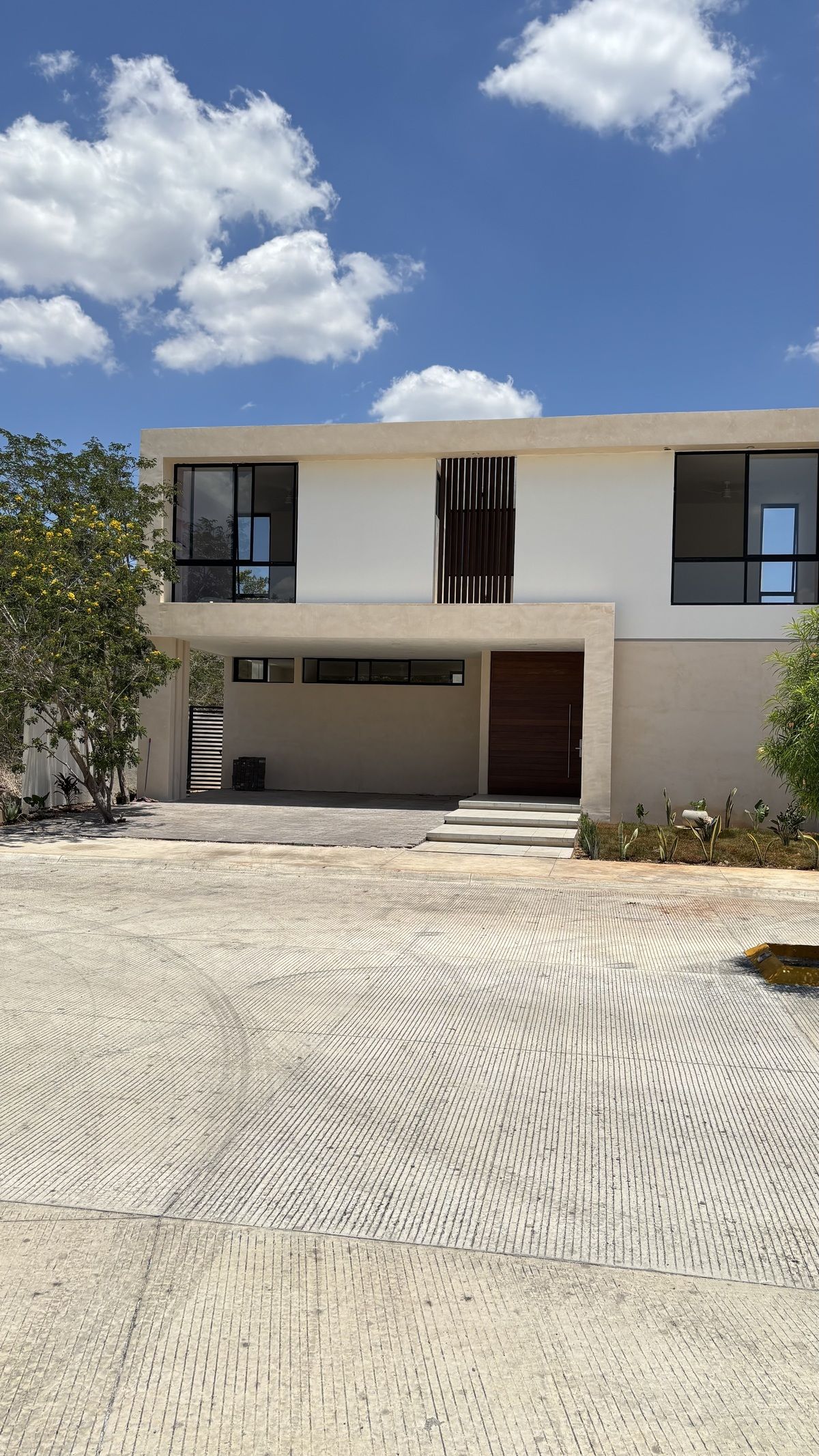 1 de 31: Fachada  diurna