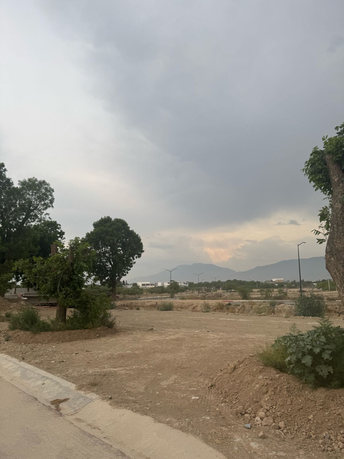 18 of 20: Zona de terrenos