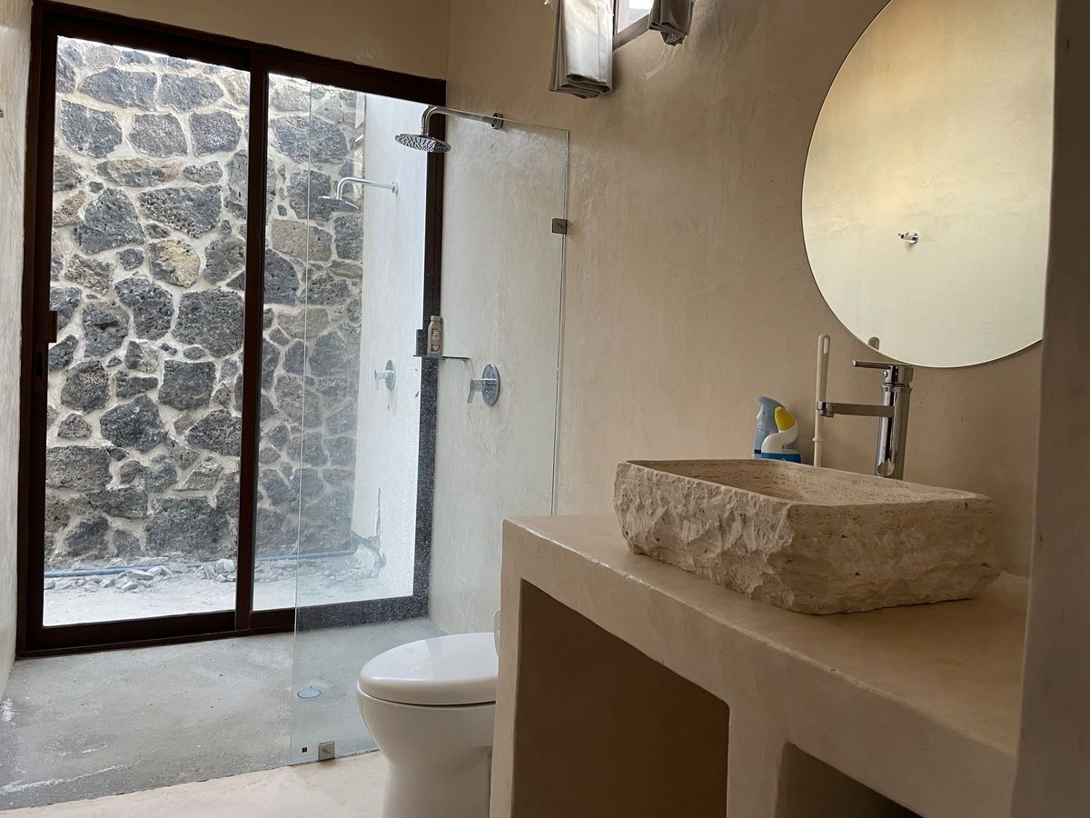 5 de 10: Baño con opción a regadera exterior