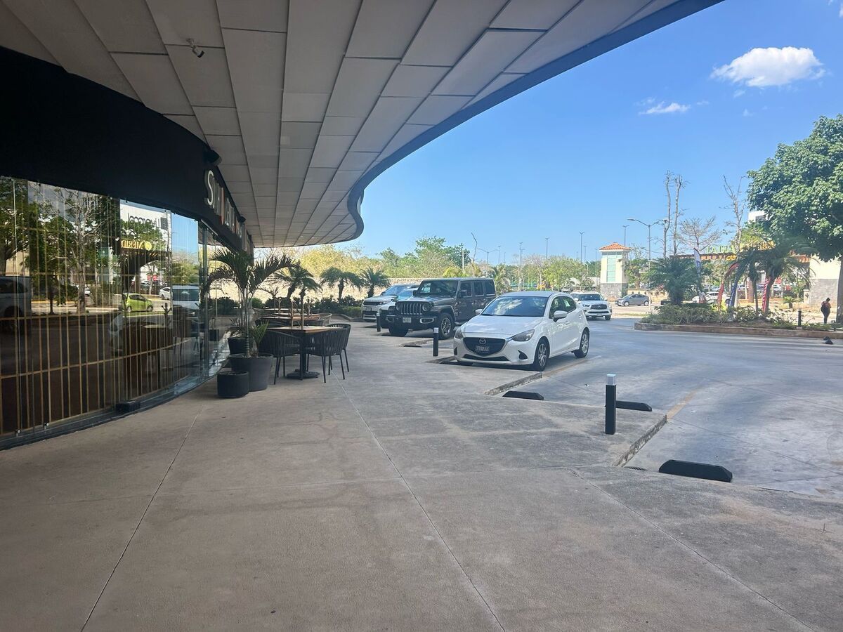 2 de 5: Estacionamiento