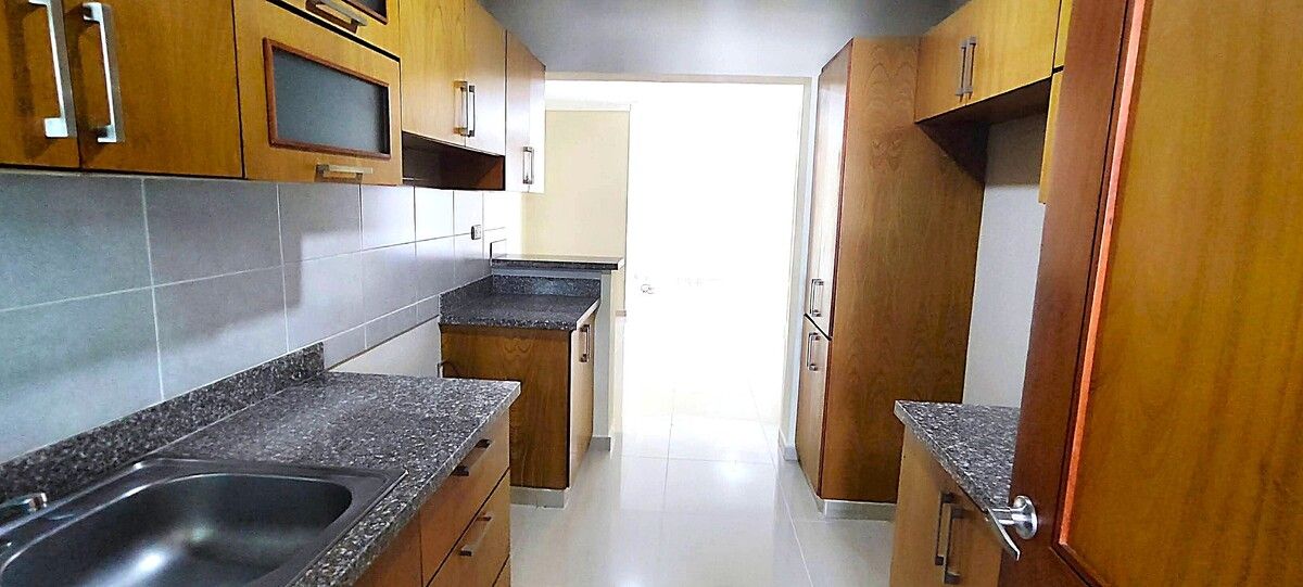 4 de 12: Amplia y practica cocina