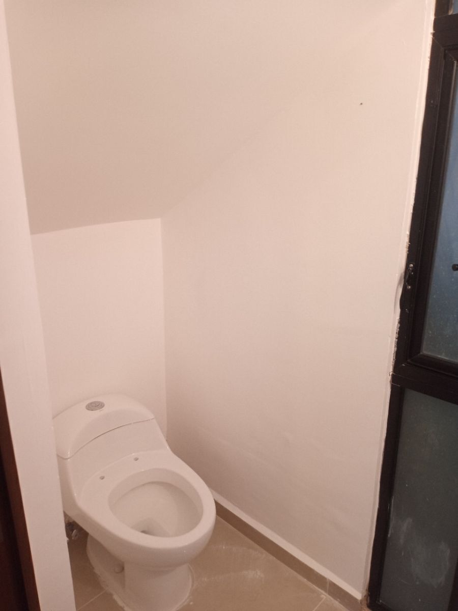 4 de 17: Medio Baño