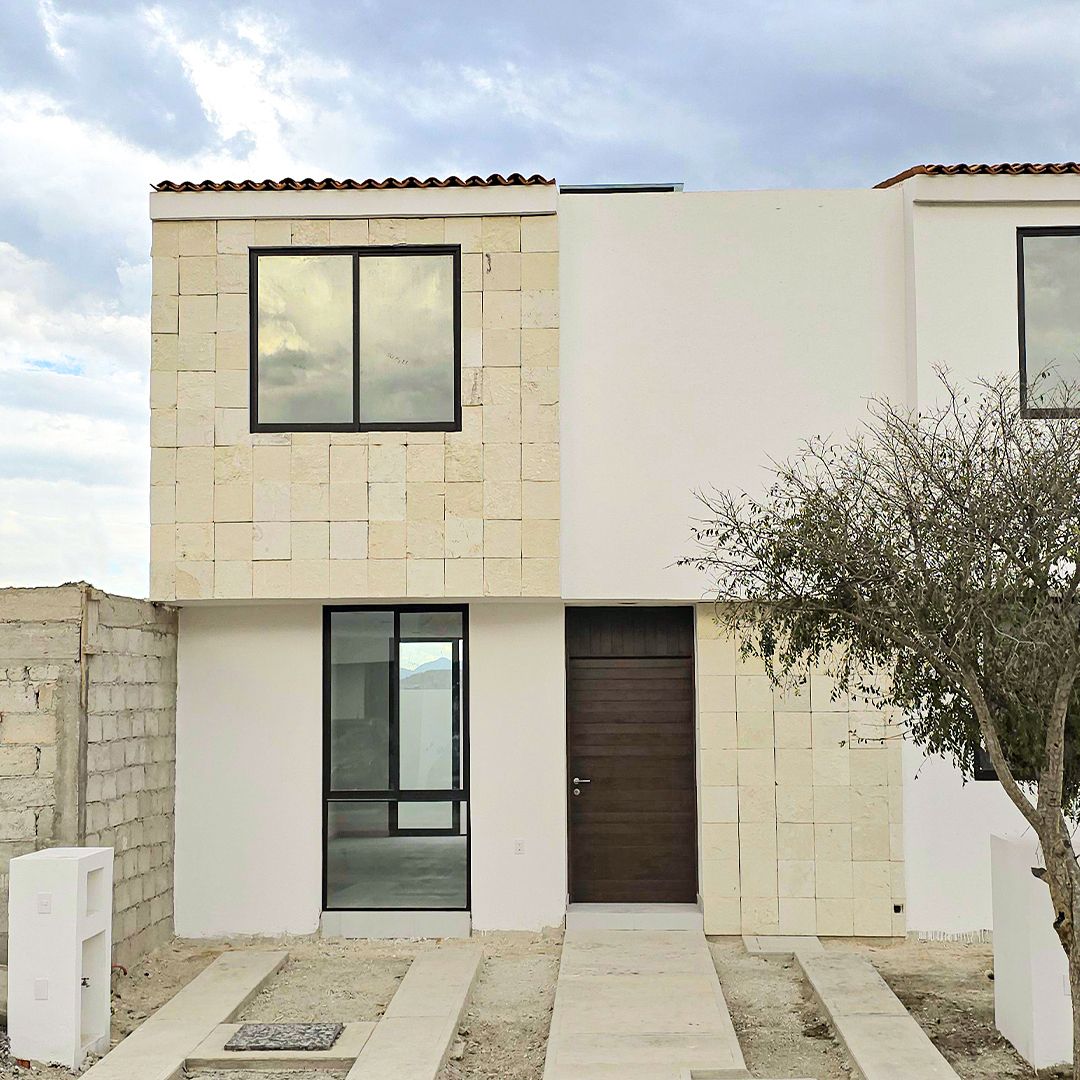 1 of 11: Fachada