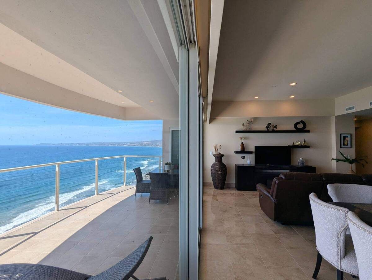 2 de 21: Palacio del Mar Condo 1702 available for rent in Tower 1