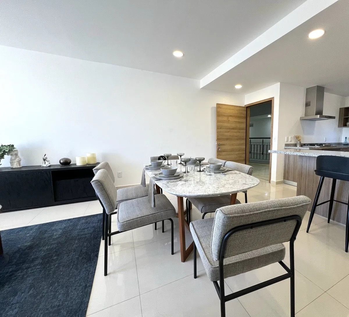 3 of 16: comedor (departamento muestra)