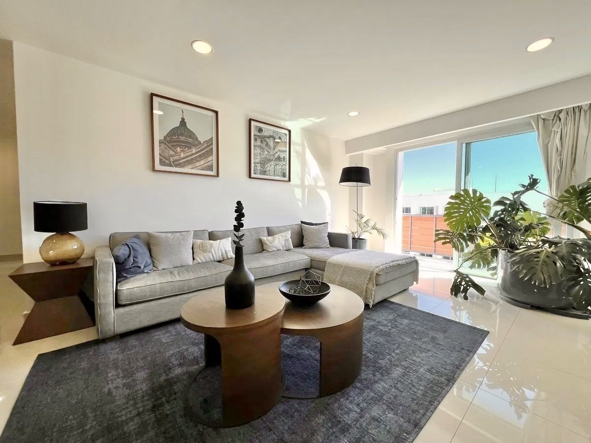 1 of 16: Sala (departamento muestra)