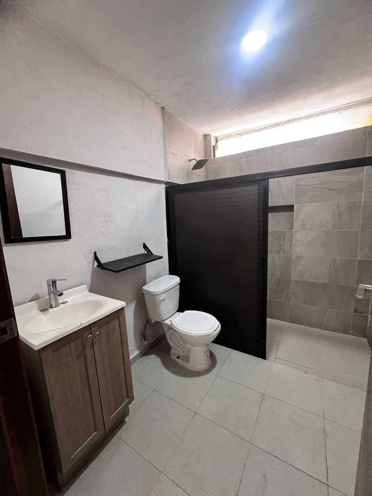 8 de 23: BAÑO PRIVADO 1 PLANTA BAJA