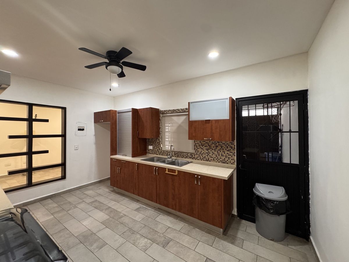 5 de 24: Cocina Acceso a Cochera