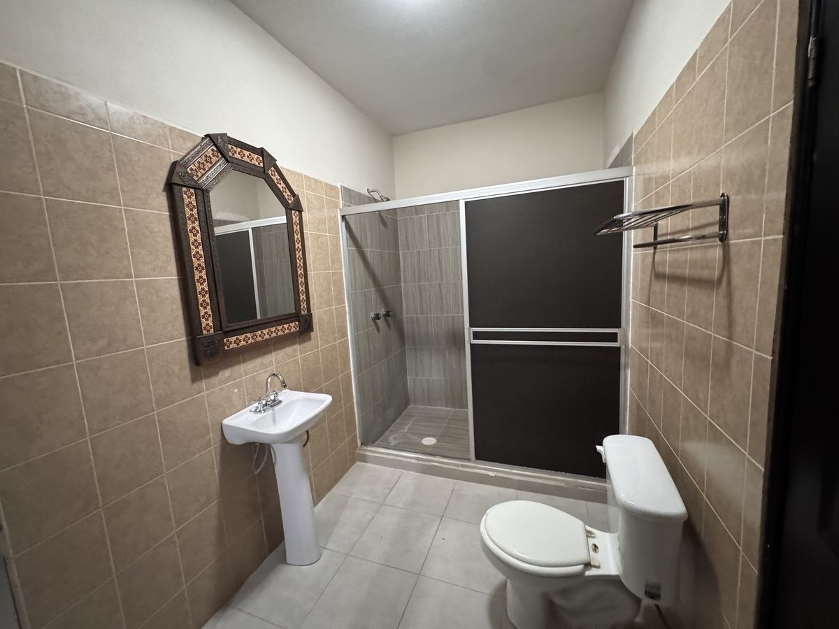 15 de 24: Baño en Recamara Planta Baja