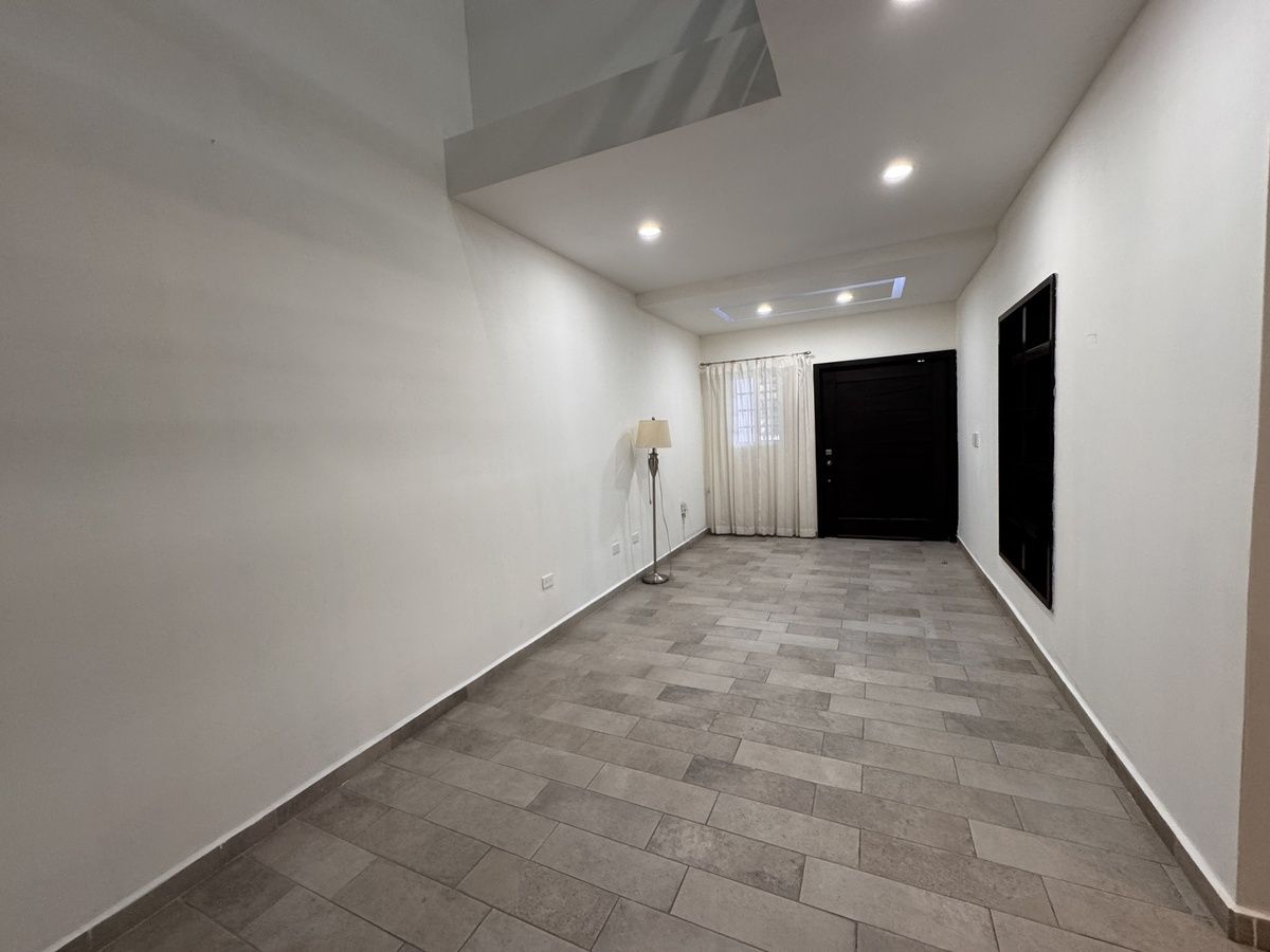 8 de 24: Sala Recibidor