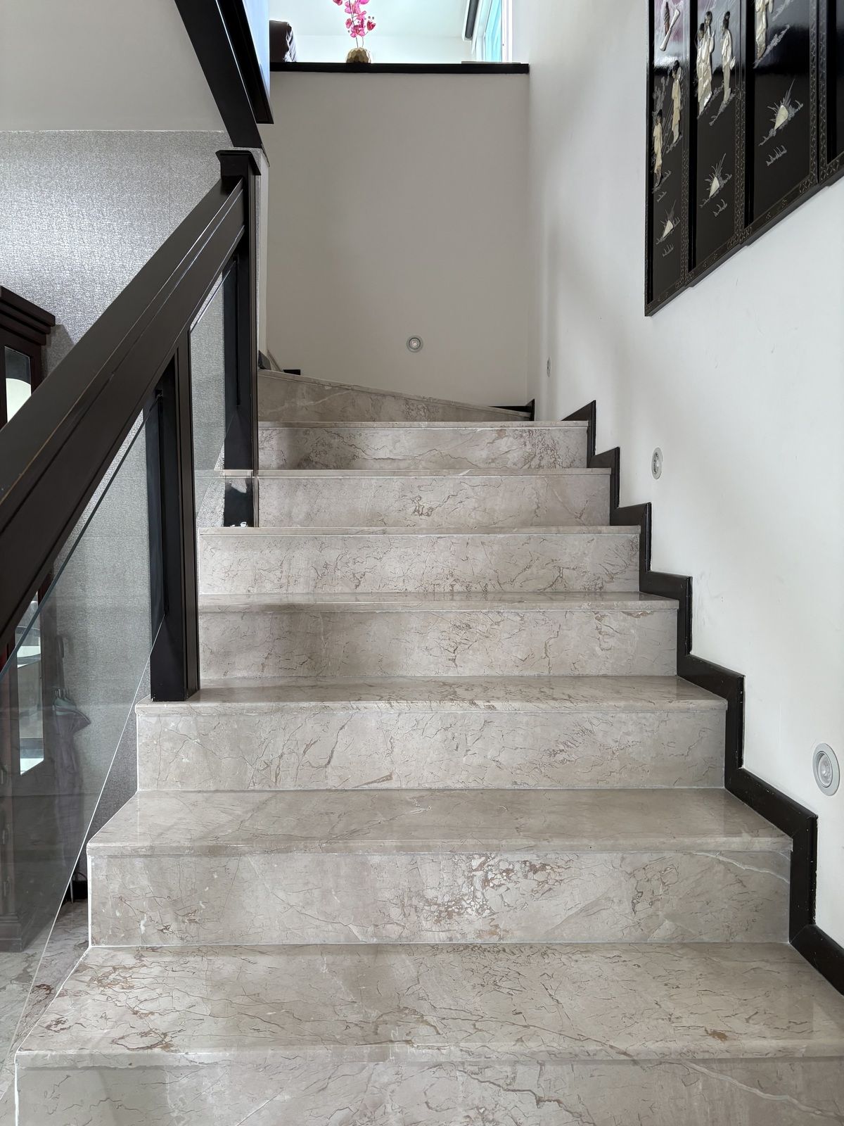 12 de 19: escaleras de marmol