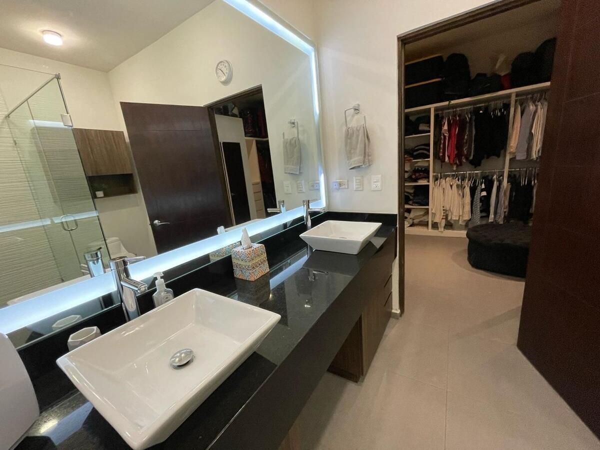 10 de 33: Baño recámara principal