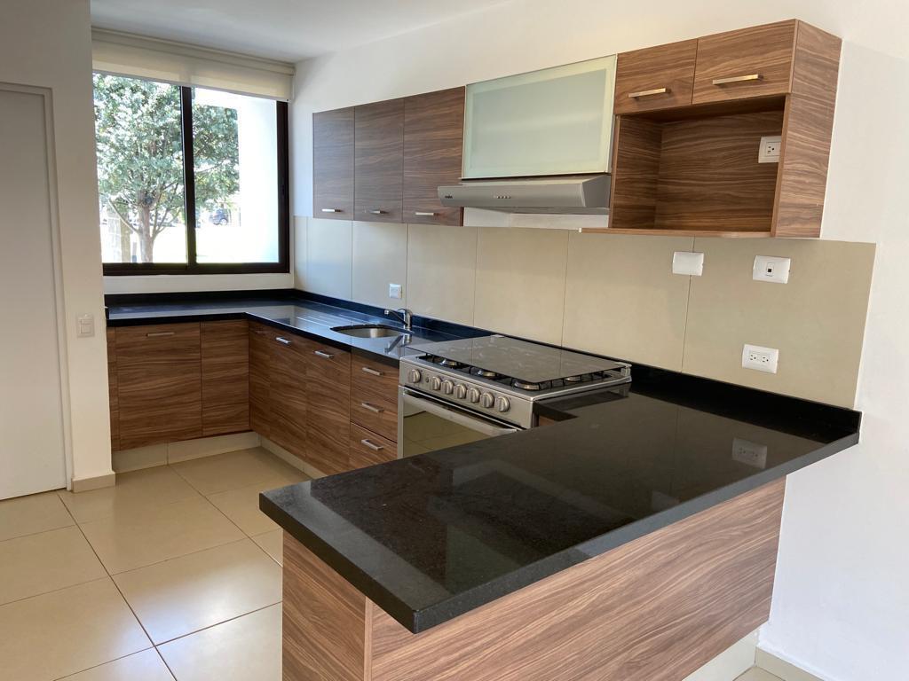 2 of 29: Cocina equipada