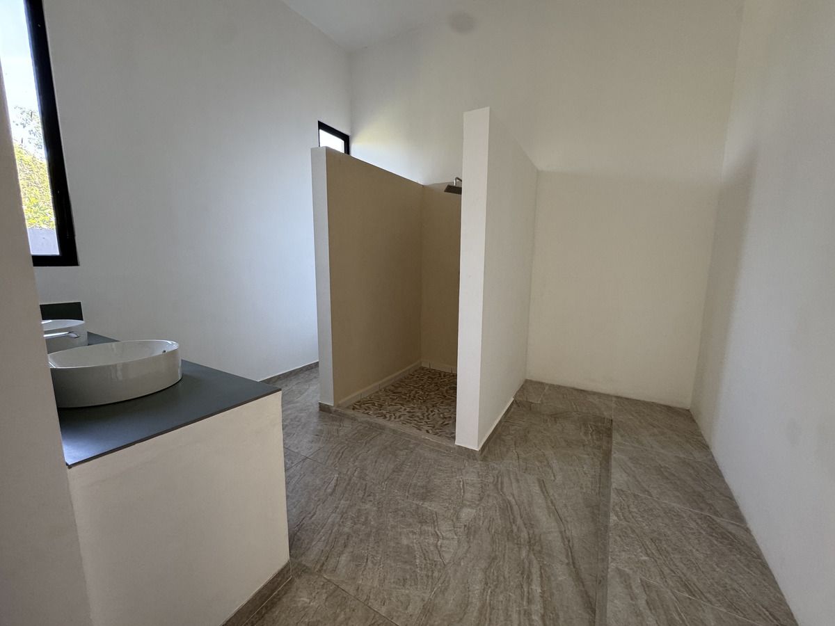 21 de 25: Baño de la recamara principal.