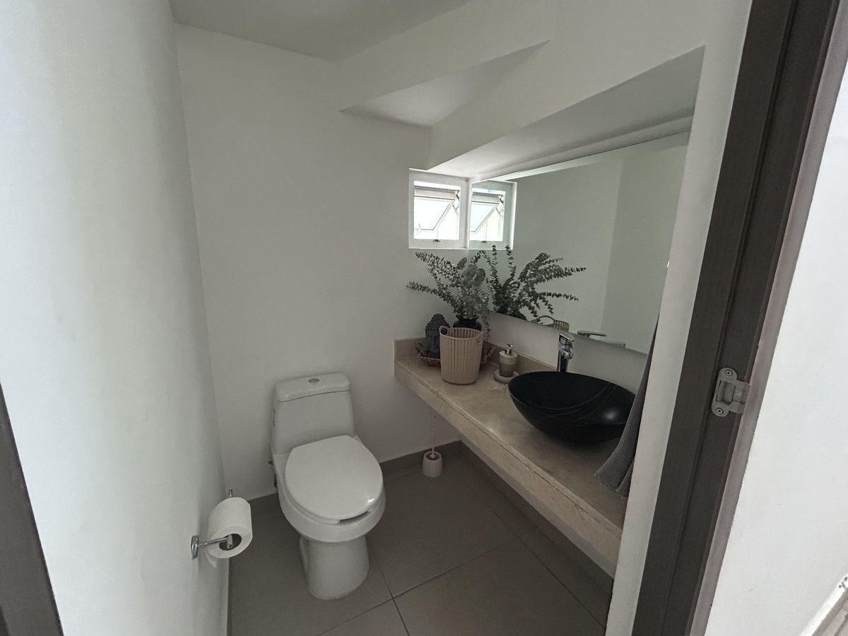 9 de 19: Baño de visitas