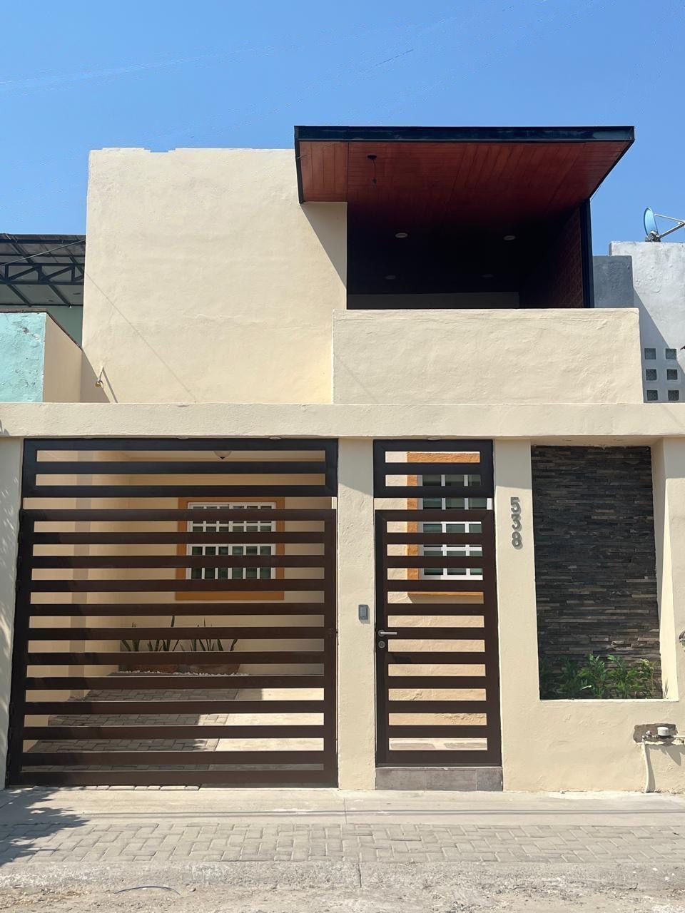 CASA EN RENTA AMUEBLADA A UN PASO DE LA AV. ELIAS ZAMORA VERDUZCO, foto 1 de 15