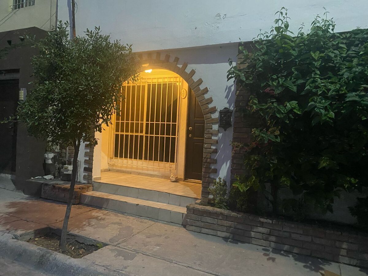 1 of 12: Fachada