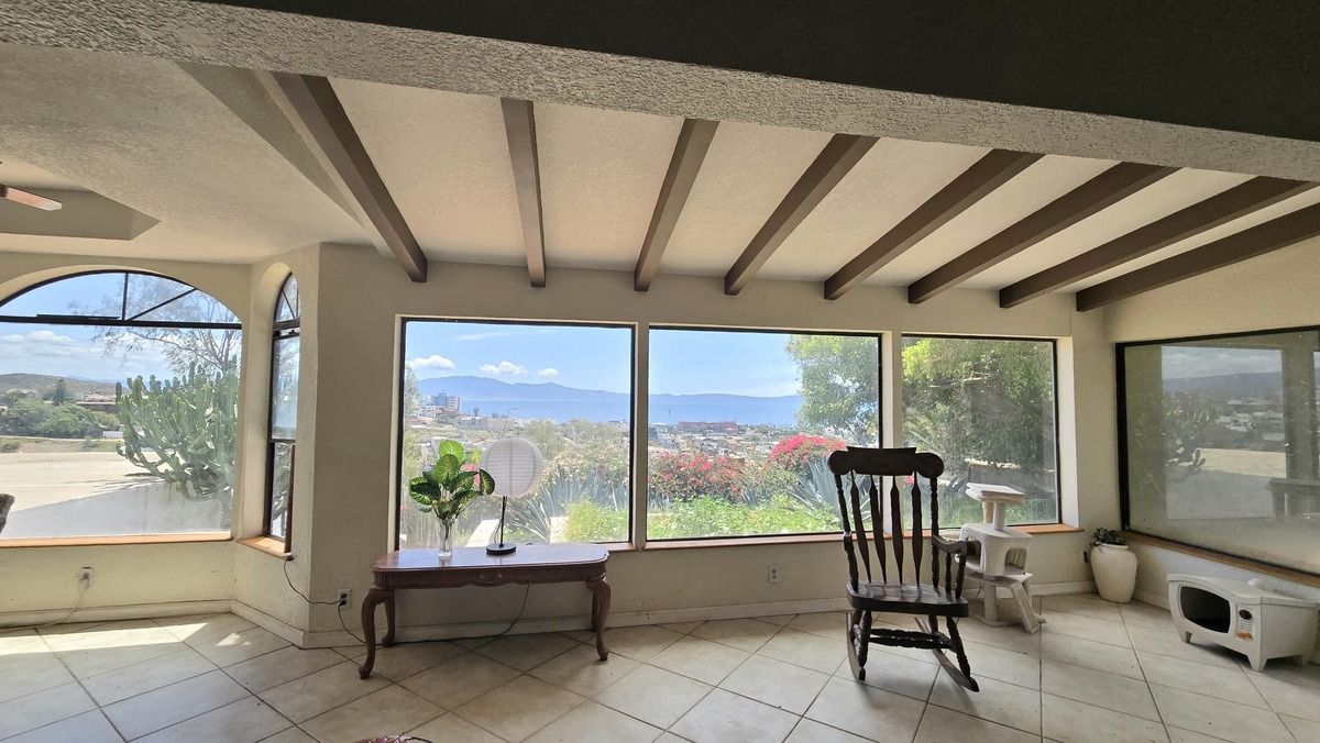 5 of 19: Sala con hermosa vista