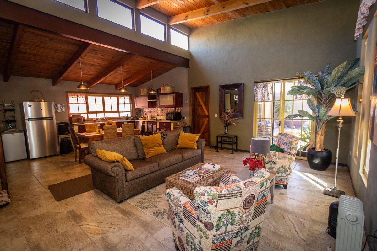 5 of 15: House filled with light / Casa llena de luz