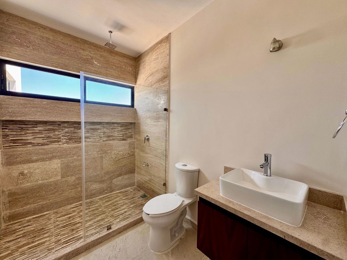 16 de 34: 4.5 BAÑOS
