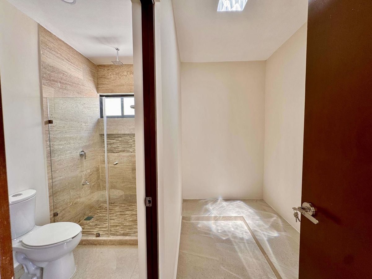 17 de 34: RECÁMARA CON CLOSET VESTIDOR