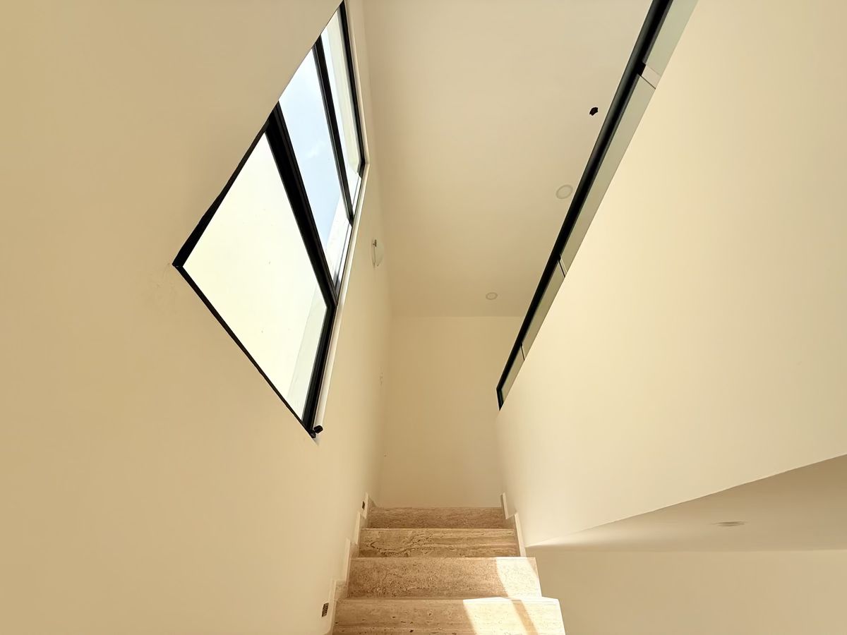 14 de 39: Escaleras vista 2