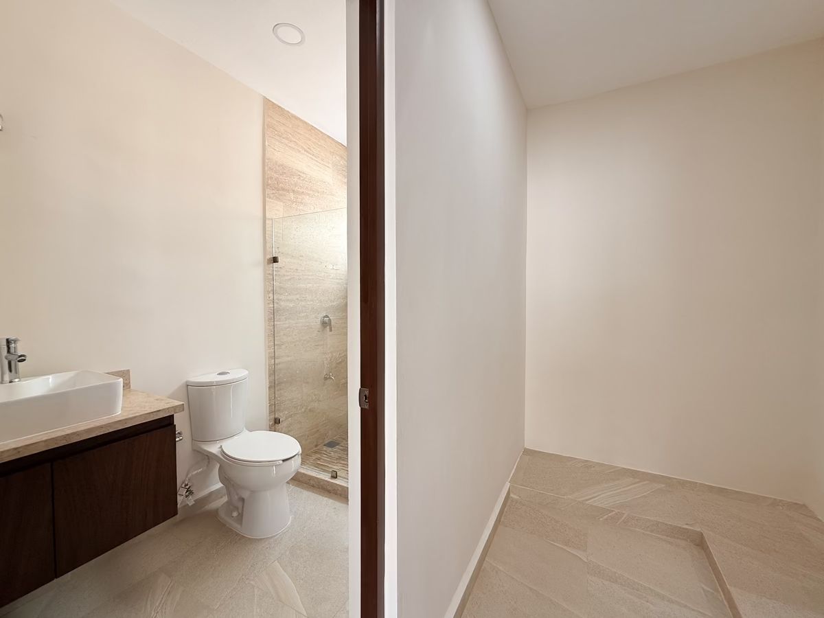17 de 39: Baño / Closet recámara 2