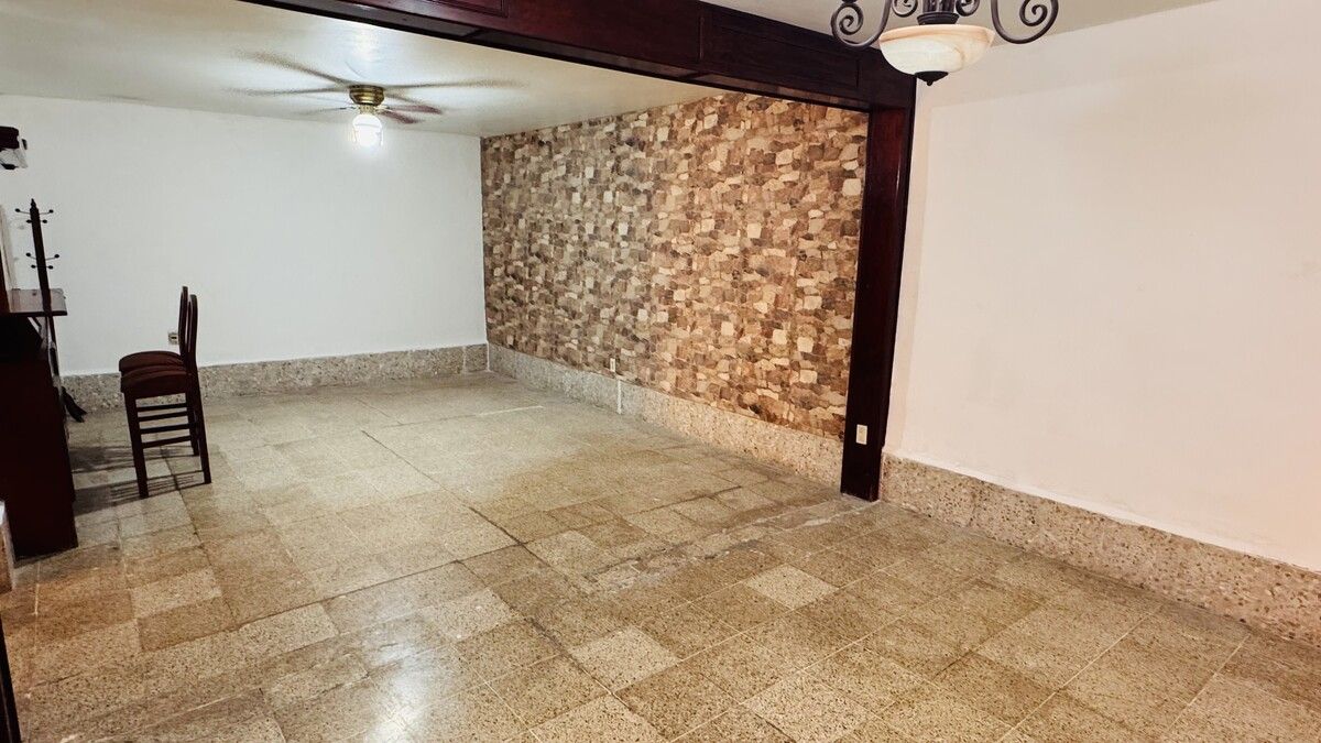 2 of 20: Sala comedor