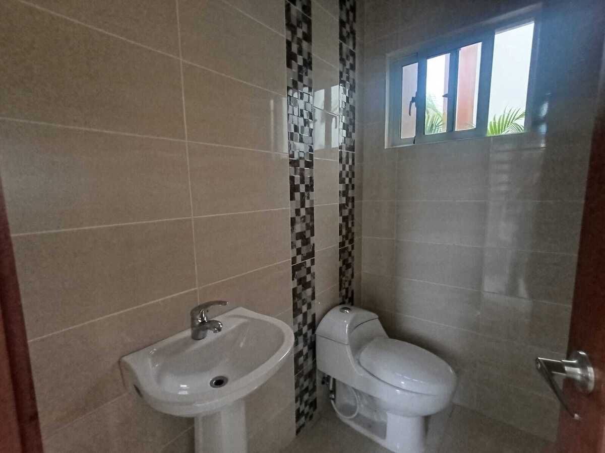 4 de 12: Baño visitas