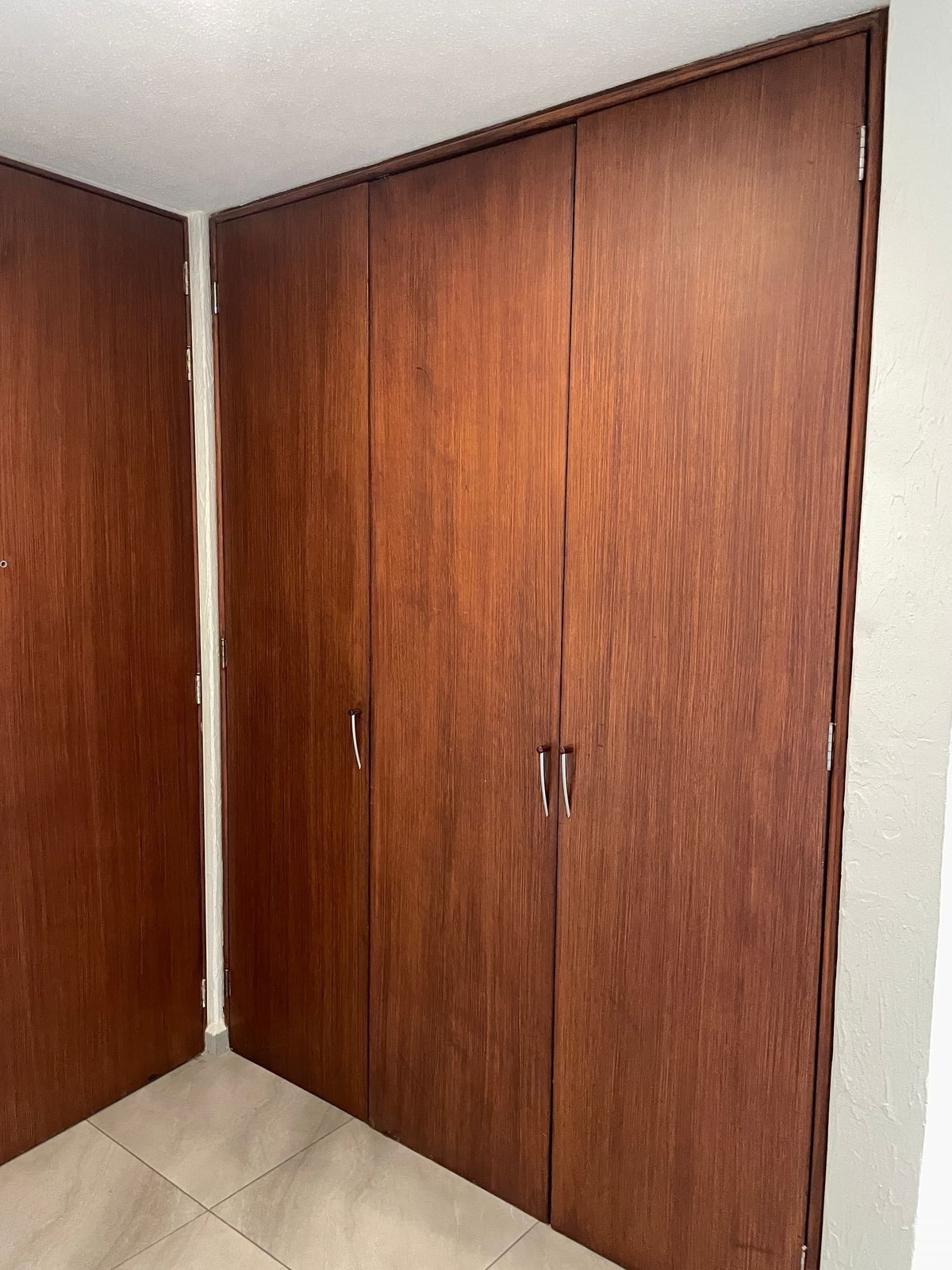 4 de 46: Closet Bastonero