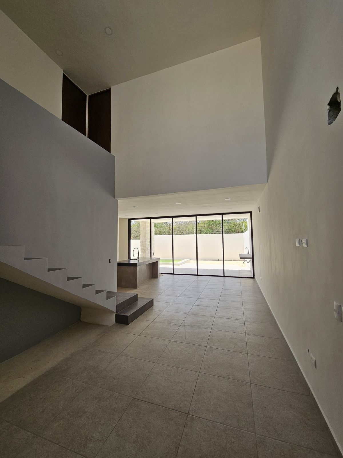 5 of 19: Interior