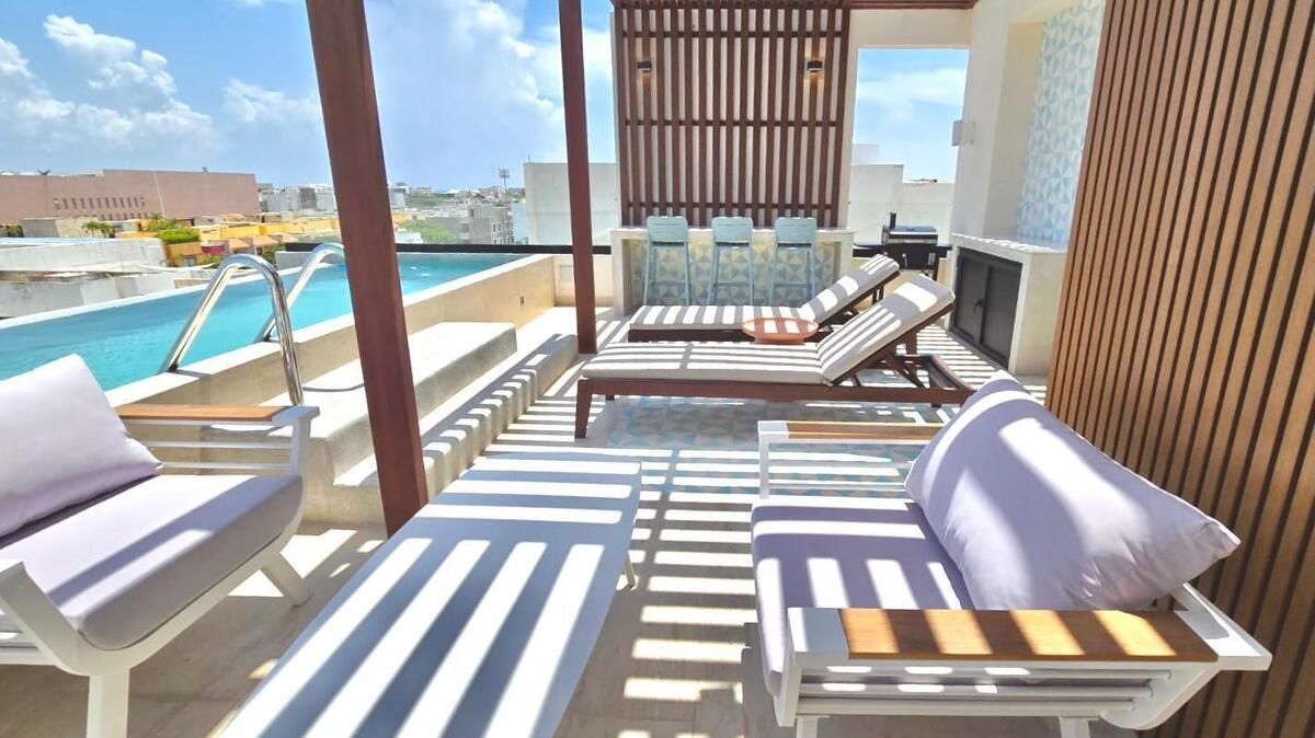 1 de 16: Rooftop and Pool