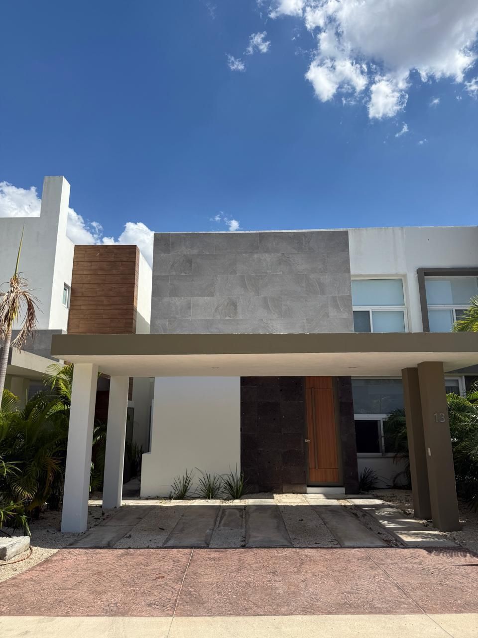 1 of 32: FACHADA