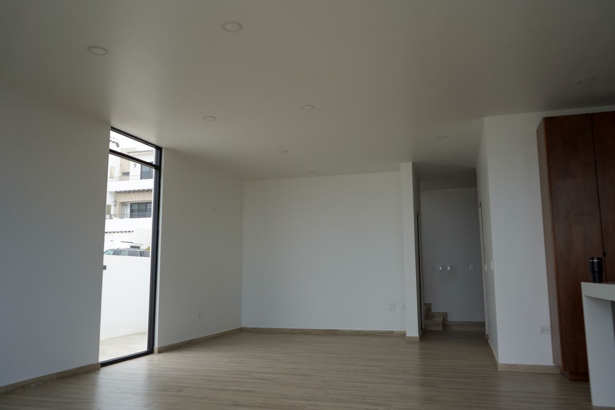 3 of 48: Sala, Comedor