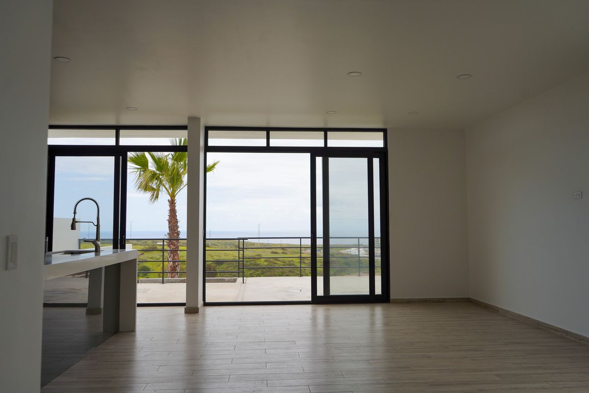 2 of 48: Sala Comedor