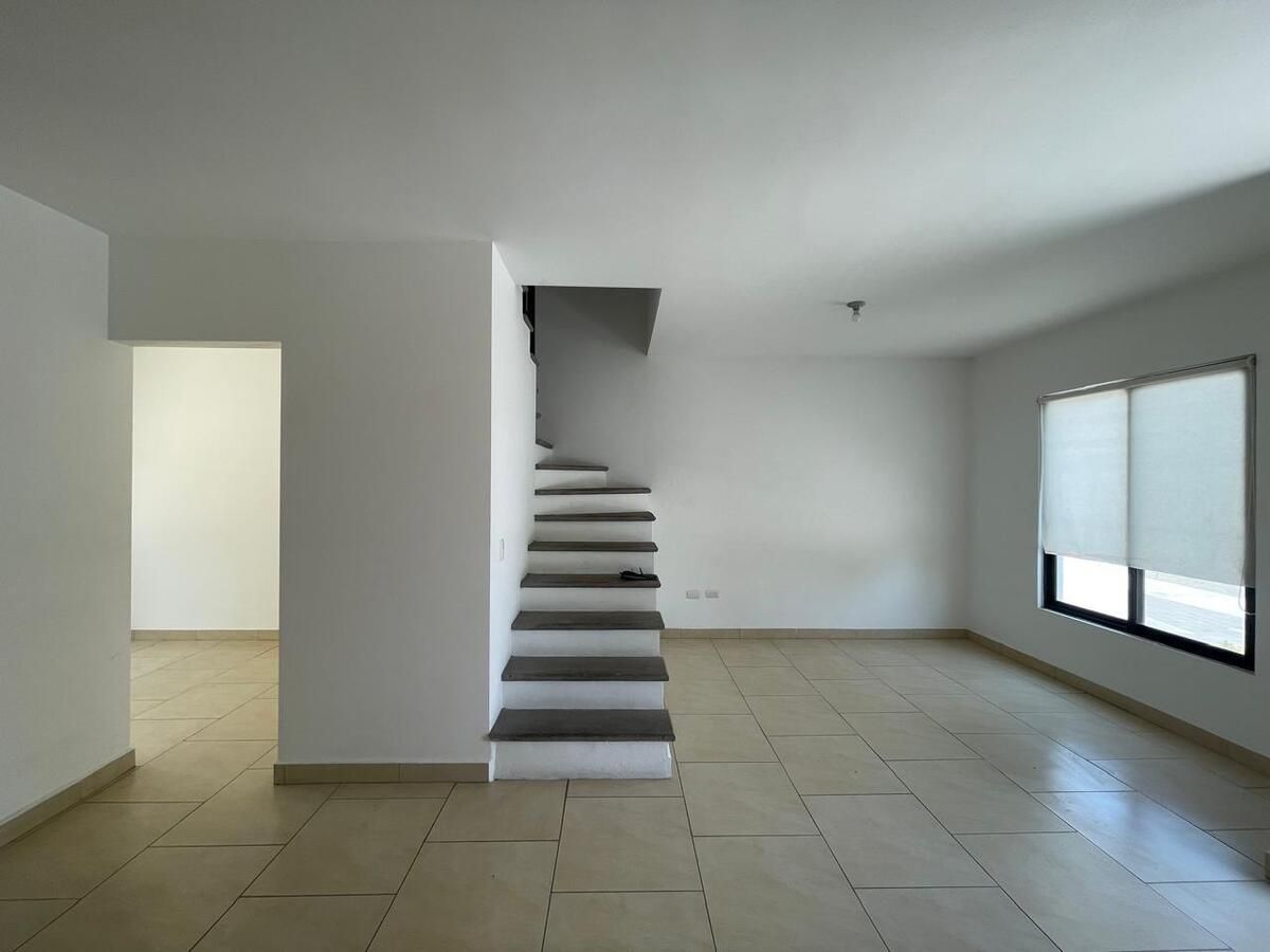 4 of 11: Sala