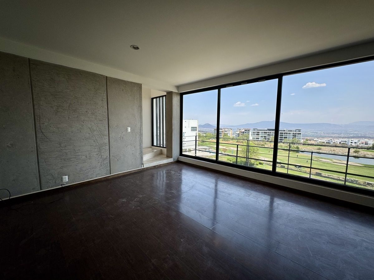 5 de 28: Estancia (sala y comedor) con Vista al campo de Golf