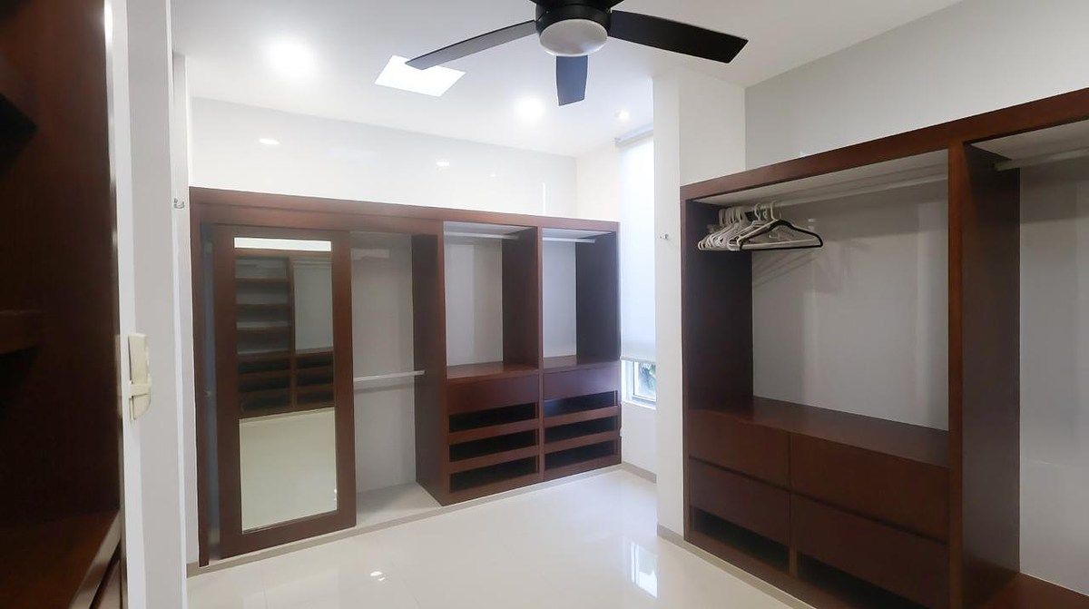 7 de 11: CLOSET PRINCIPAL