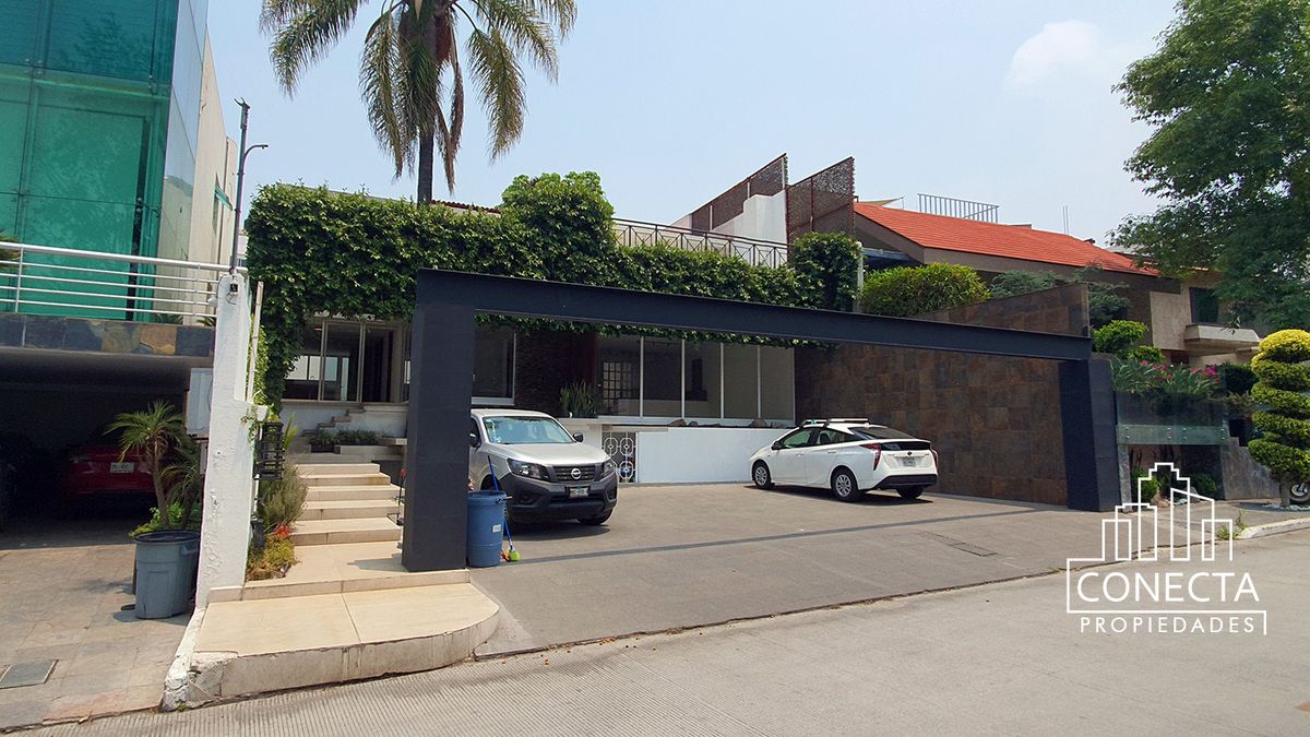 1 de 32: Fachada principal